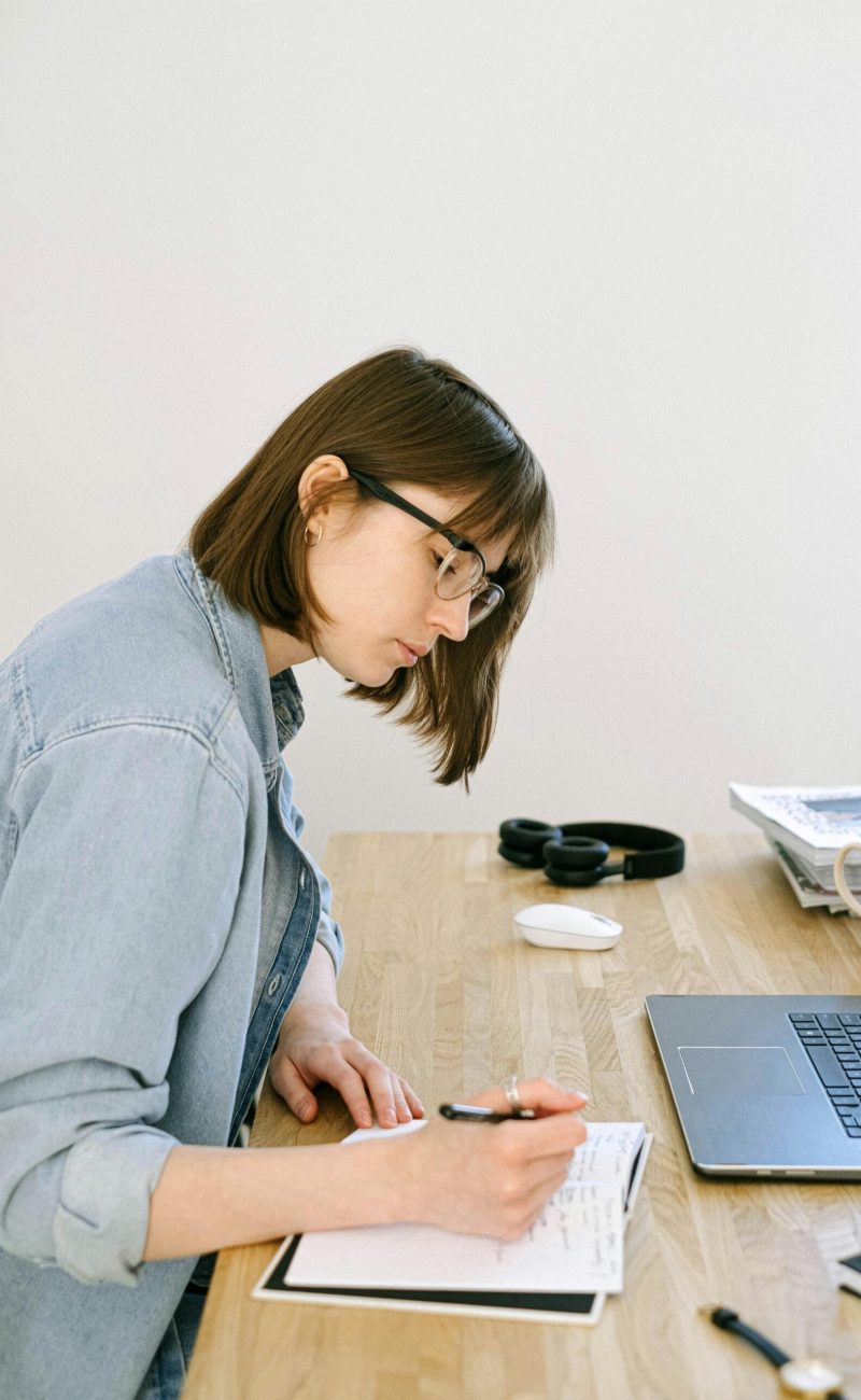 pexels-ivan-samkov-4240494